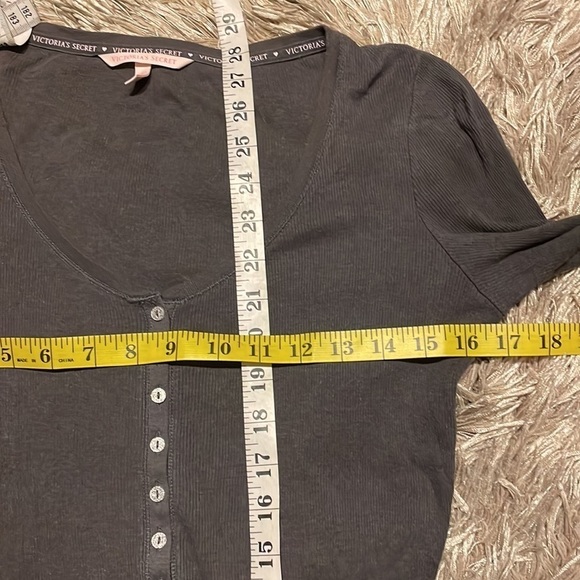 VICTORIA’S Secret Gray Long‎ Sleeve Scoop Neck Woman’s Shirt - Picture 6 of 7